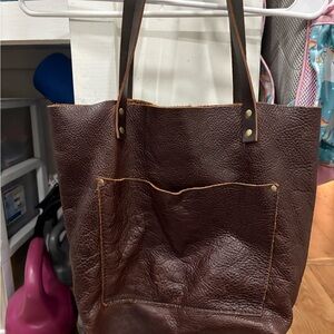 Portland leather tote
Medium
Color- coldbrew